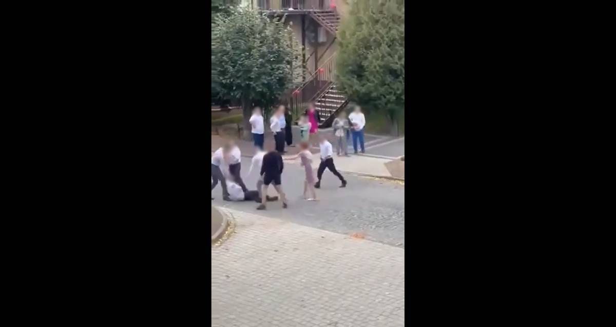 Bójka na weselu w Poniatowej (kadr z nagrania)