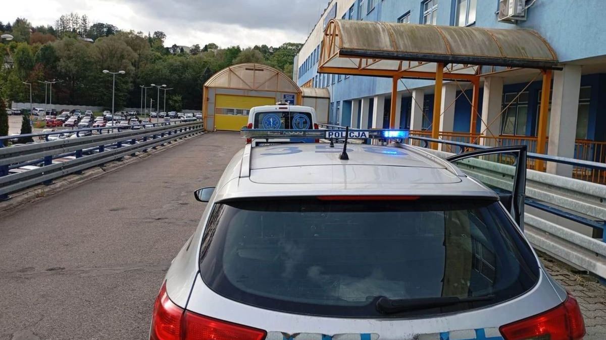 Policja w Cieszynie pomogła rannemu mężczyźnie