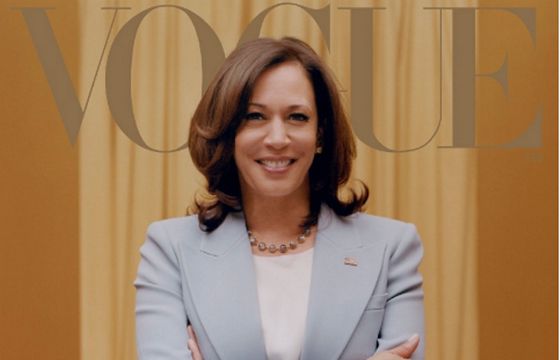 Kamala Harris na dwóch wersjach okładki „Vogue” w USA