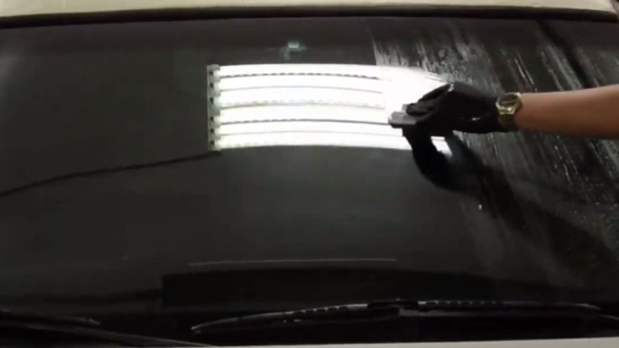 Efekt hydrofobowy po zastosowaniu niewidzialnej wycieraczki jest zależny od tego, jak bardzo przyłożysz się do nałożenia preparatu