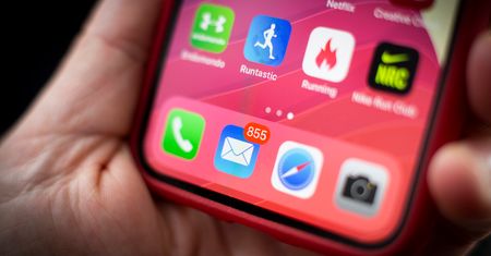 Uwaga na powiadomienia w iPhone'ach. Znak z języka sindhi zawiesza iOS-a