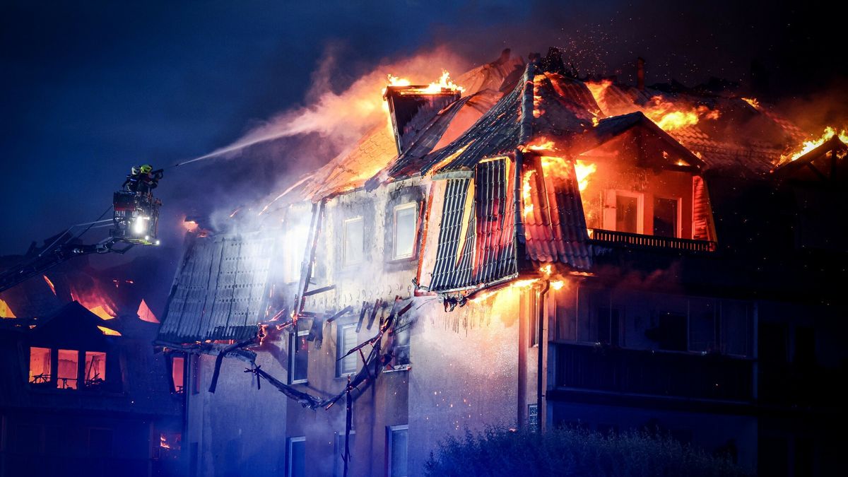 Ogromny pożar w Ząbkach wybuchł w czwartek wieczorem