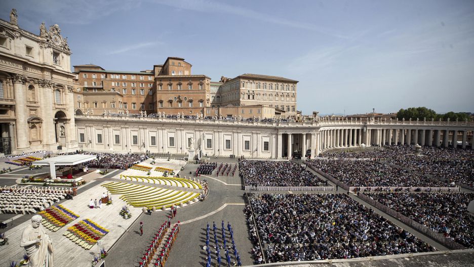 Holy Mass Easter Sunday and Urbi et Orbi Blessing in Vatican
epa12042144 Faithful attend the Holy Easter Mass in Saint Peter's Square, in Vatican City, 20 April 2025.  EPA/ANGELO CARCONI 
Dostawca: PAP/EPA.
ANGELO CARCONI
easter, holy week, mass, Christianity, Catholicism