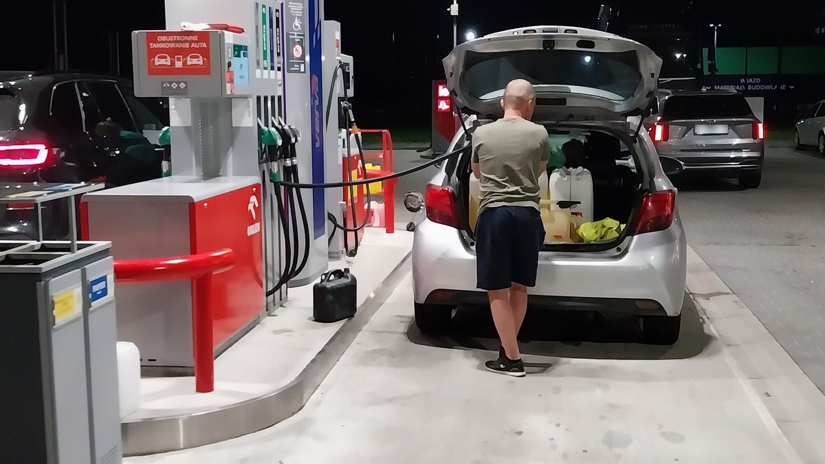 Tankowanie paliwa na zapas może się opłacać, ale nie zawsze jest dobrym pomysłem