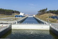 Naprawili po czterech miesiącach śluzę przekopu. Prace wciąż trwają