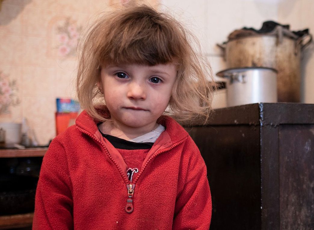 W wyniku ataku wojsk rosyjskich wiele ukraińskich dzieci po raz drugi straciło dom 