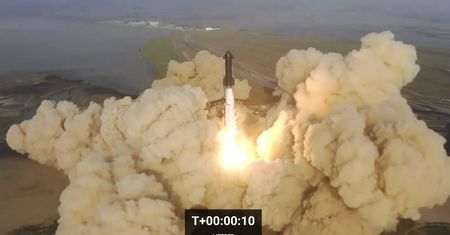 Starship Super Heavy wystartował. Pierwszy lot testowy rakiety Elona Muska zakończył się eksplozją