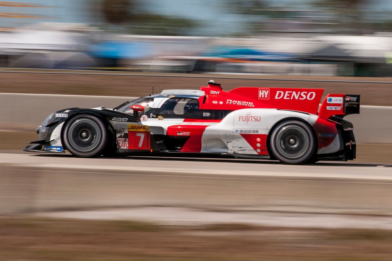 1000 mil Sebring 2023: wyniki wyścigu. Show hypercarów i świetny start Polaków