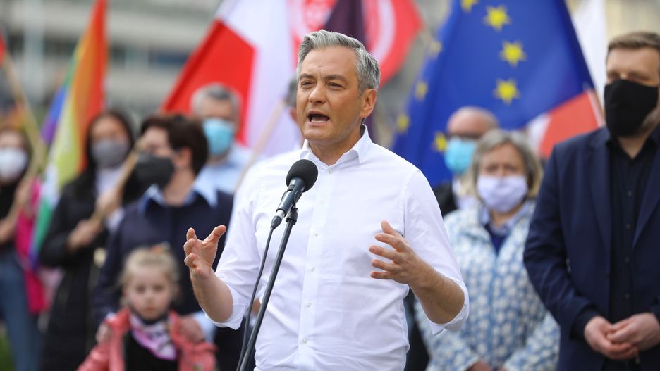 Wybory 2020. Robert Biedroń (Lewica) podczas konferencji prasowej "Nowe Otwarcie"