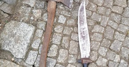 Z maczetą i siekierą ruszył na żonę i córkę. O krok od tragedii w Oleśnicy