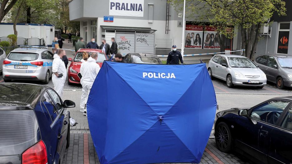 Warszawa. Nowe fakty ws. tragedii w pralni na Gocławiu. Syn zaatakował ojca. Znaleziono dwa noże