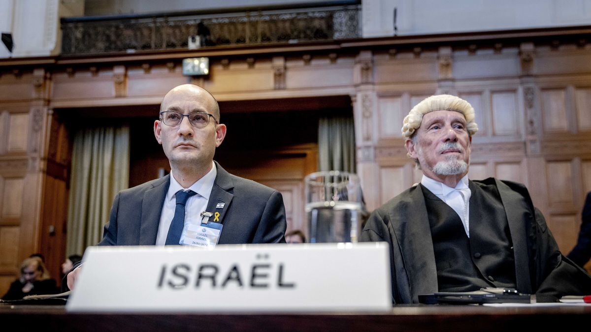 epaselect epa11105744 Gilad Noam, Deputy Attorney-General for International Affairs, and lawyer Malcolm Shaw during a ruling by the International Court of Justice (ICJ) in The Hague, The Netherlands, on a request by South Africa for emergency measures for Gaza, 26 January 2024. The UN court is to deliver an interim ruling in South Africa's genocide case against Israel and decide whether to issue emergency measures ordering Israel to halt its operations in Gaza. EPA/Remko de Waal Dostawca: PAP/EPA.