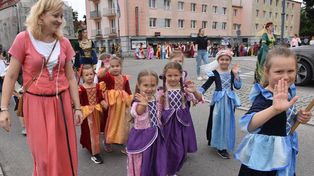 XX Festiwal Kultury Dawnej w Malborku. Ulicami miasta przeszedł barwny korowód
