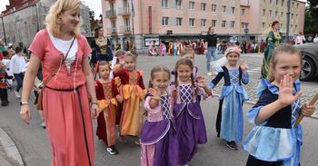 XX Festiwal Kultury Dawnej w Malborku. Ulicami miasta przeszedł barwny korowód