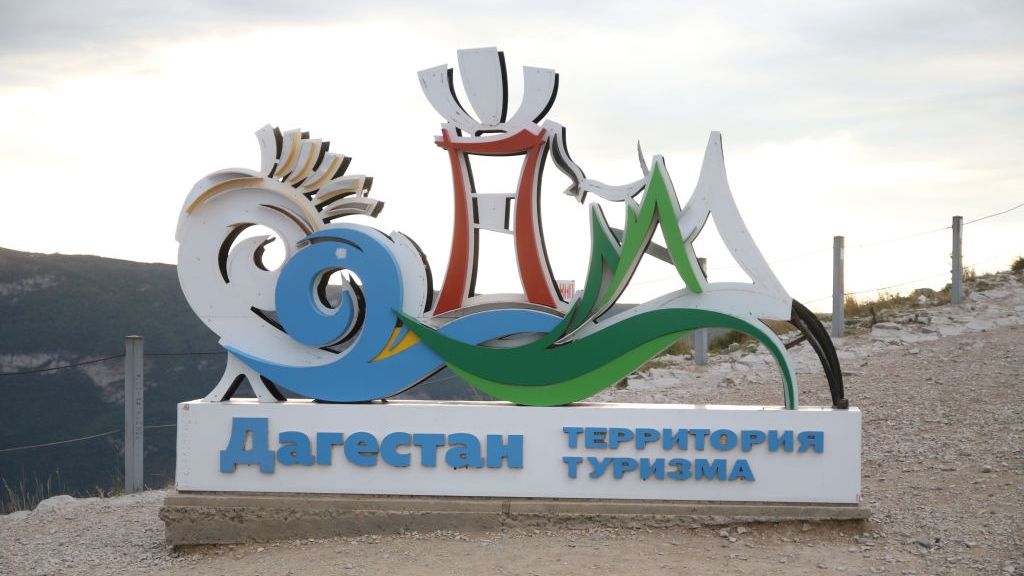 Logo Dagestanu widziane w Kanionie Sulak