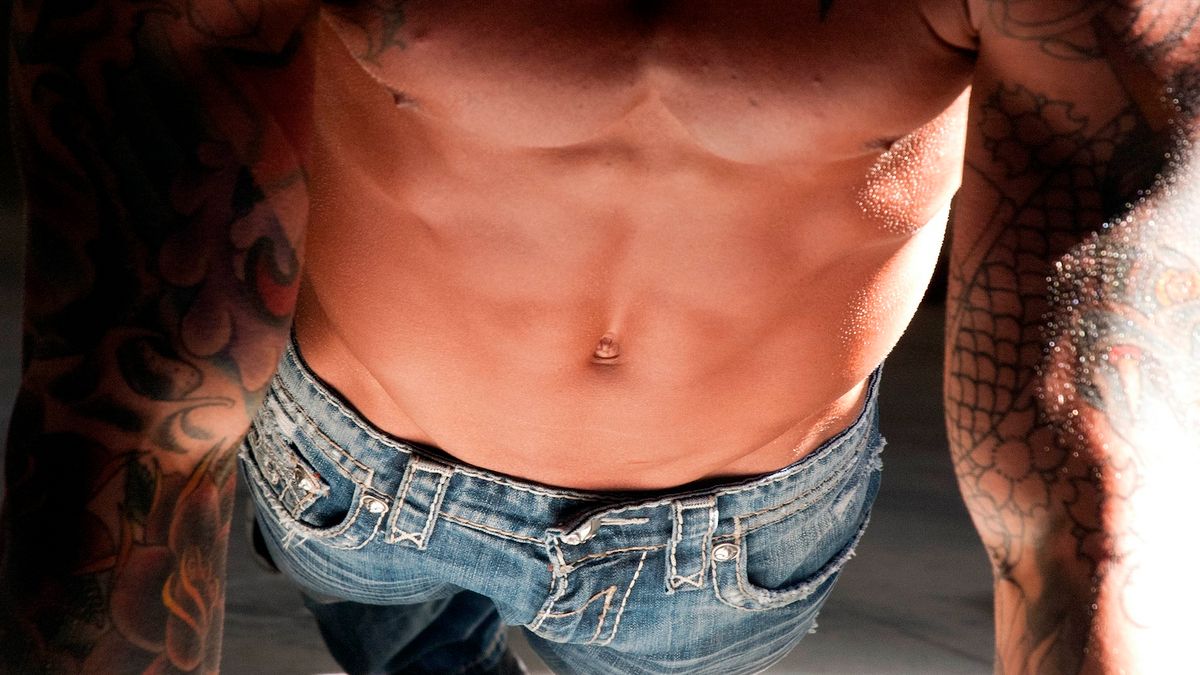 Aby uformować kaloryfer na brzuchu potrzeba intensywnych ćwiczeń i odpowiedniej diety