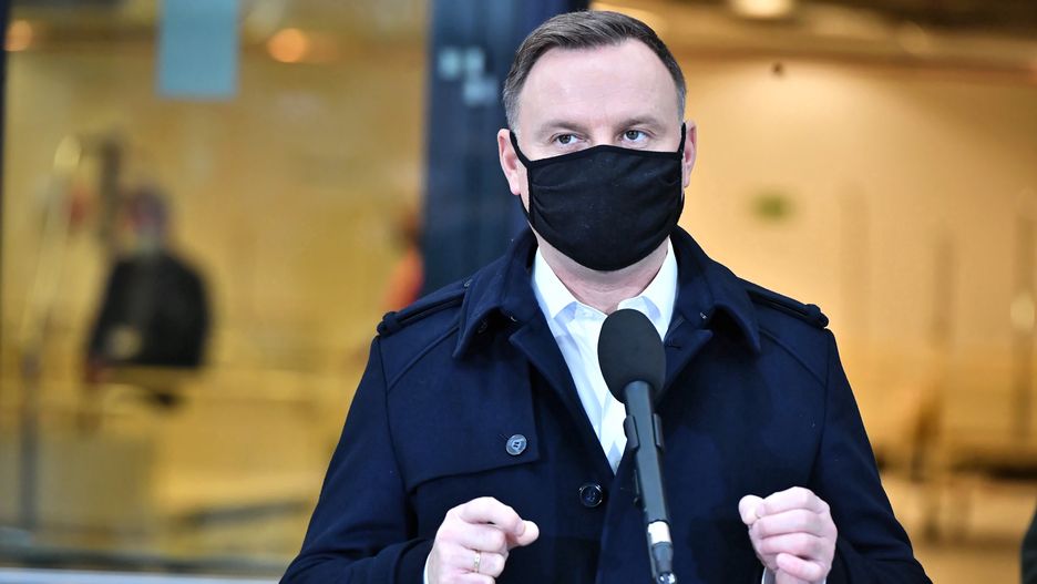 Andrzej Duda przygotował ustawowe rozwiązanie ws. aborcji i liczy, że uspokoi to niepokoje wśród protestujących