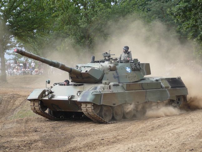 Leopard 1 w greckich barwach. Pierwszy seryjnie produkowany, niemiecki czołg zaprojektowany po II wojnie światowej