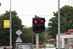 Warszawa. Posłowie PiS mają przepisy drogowe za nic. Niestraszne im czerwone światło