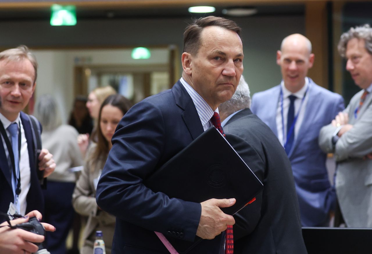 "Odstraszanie Putina to robota dla NATO". Sikorski na nieformalnym szczycie w Pradze