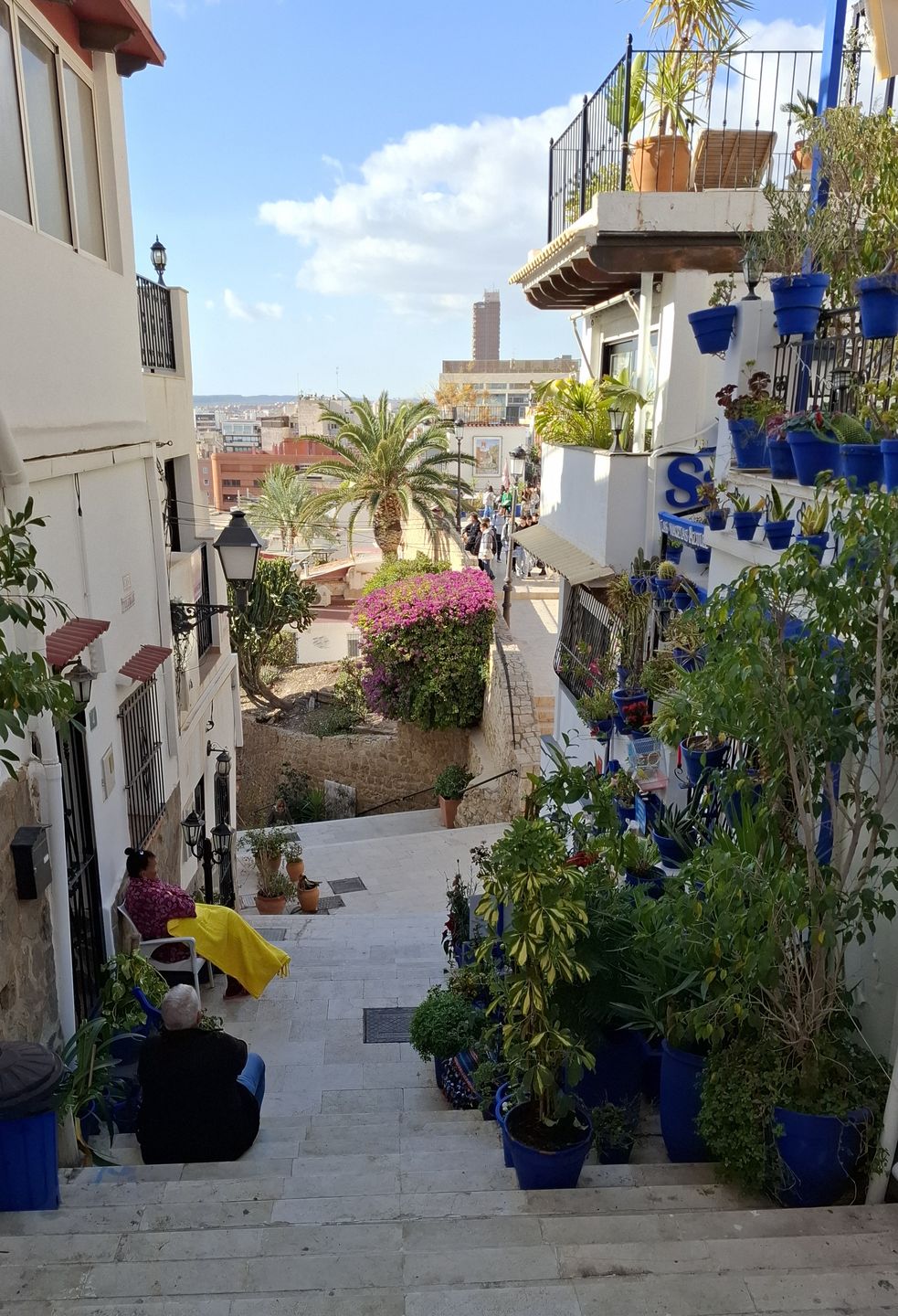 Barrio de Santa Cruz zachwyca na każdym kroku