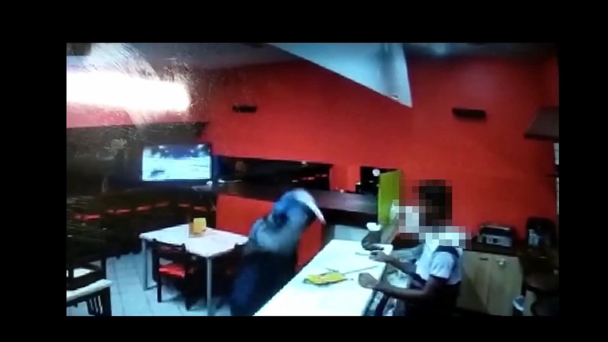 Śląskie. 19-letni mężczyzna napadł z nożem na jeden z lokali gastronomicznych w Wodzisławiu Śląskim.