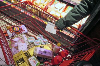 Niemcy szturmują polskie sklepy. Tyle oszczędzają na zakupach