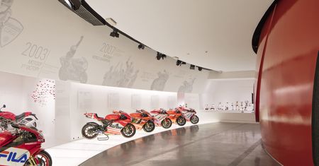 Muzeum Ducati można odwiedzić przez internet. Oprowadzi po nim prawdziwy przewodnik