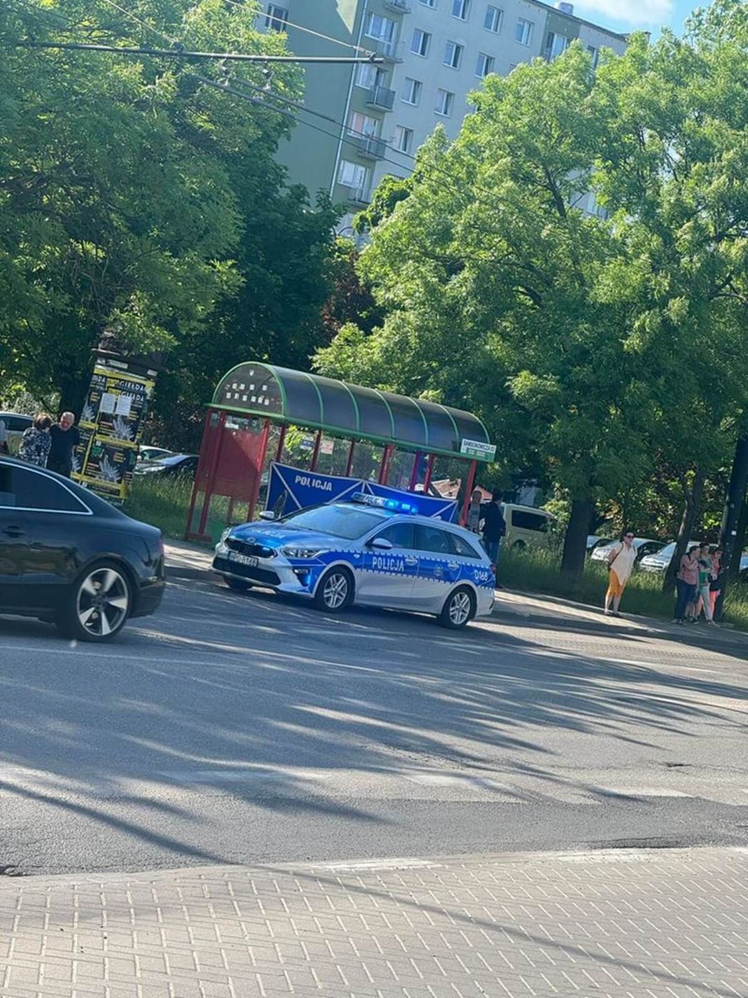 Kobieta zmarła na przystanku Samsonowicza 02 na ul. Diamentowej