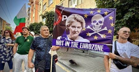 Nowy kraj wprowadza euro. Są protesty. W tle polityczny konflikt
