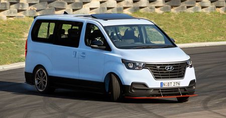 Hyundai iMax N Drift to 8-osobowa, 407-konna zabawka do jazdy bokiem