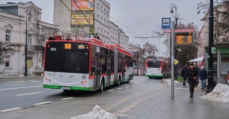 Wracają rozkłady sprzed świąt, lecz w mocno okrojonej wersji. Wiele linii dalej będzie kursować według obecnego rozkładu