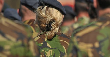 Mówiła, że jest żołnierką. Później poprosiła o pieniądze