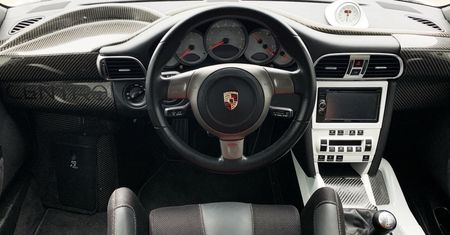 Gdy nie możesz sobie pozwolić na McLarena F1 - Porsche 911 z kierownicą po środku