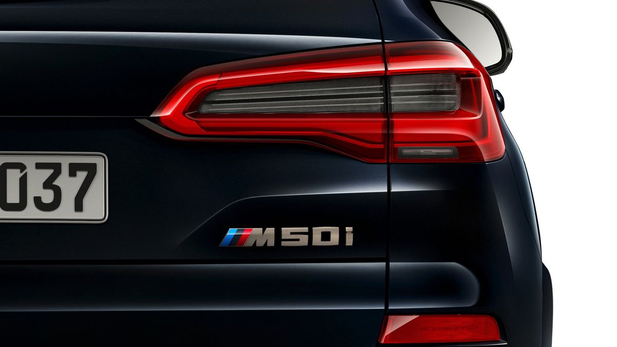 BMW X5 M50i