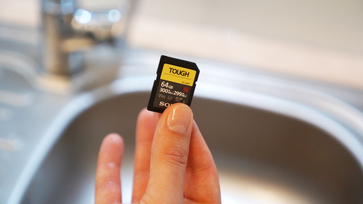 Jak twarda jest karta Sony Tough? Sprawdziliśmy to w praktyce [WIDEO] 1