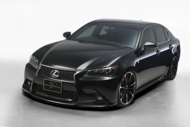 Agresywna twarz japońskiej limuzyny - Lexus GS F Sport z pakietem Wald International