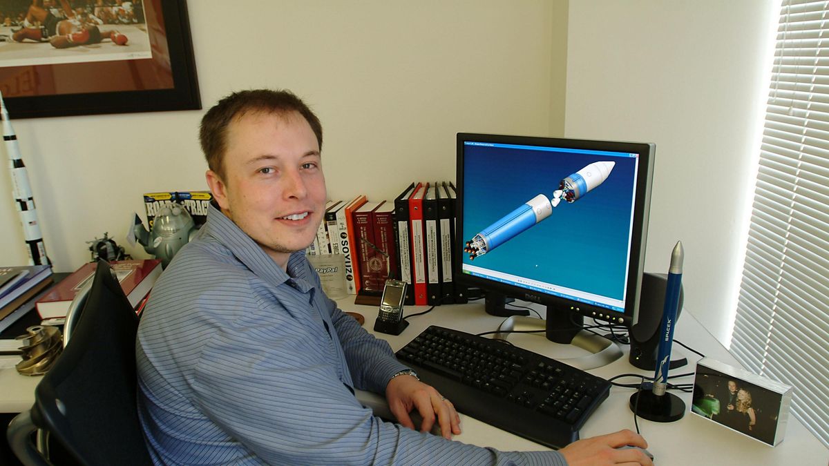 Zanim założył SpaceX i stał się multimiliarderem, Elon Musk (na zdjęciu z 2004 r.) potrafił przeżyć za dolara dziennie