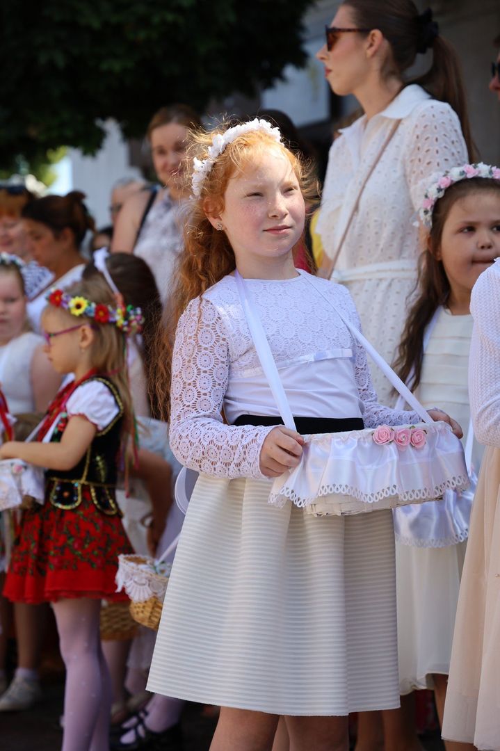 Boże Ciało w Grodzisku Wielkopolskim. Uroczysta procesja przeszła ulicami miasta