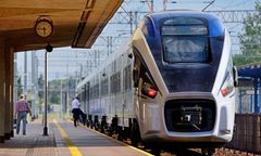 Nie chciał wyjść z pociągu. "Musieli wymontować siedzenia"