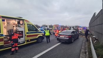 Karambol na S8. Wezwano dwa śmigłowce LPR