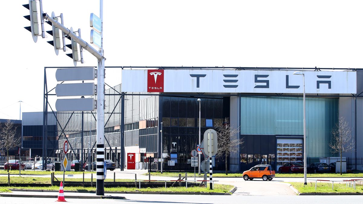 Szukają pracowników do fabryki Tesli przy granicy Polski. Wypłata to min. 2,7 tys. euro 1