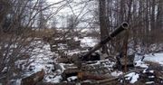 Rosjanie niszczą własne czołgi. "Zatapiają to, czego nie spalą Ukraińcy"