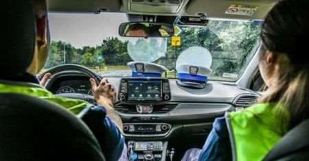 Jechał 122 km/h w terenie zabudowanym. Kierowca zatrzymany na DK12 w Jaworze