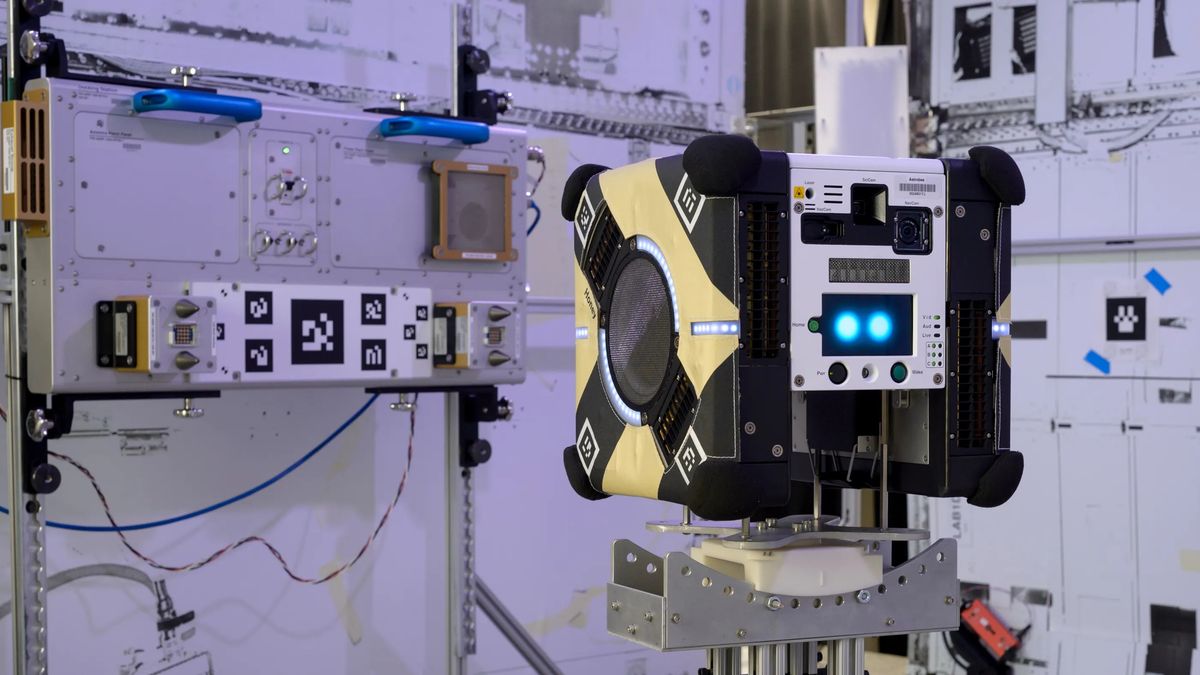 AI przejmuje stery na ISS. Robot Astrobee porusza się 60 proc. szybciej