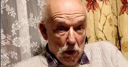 Korwin-Mikke nagrany. Biały dzień, centrum Warszawy. Tak się tłumaczy