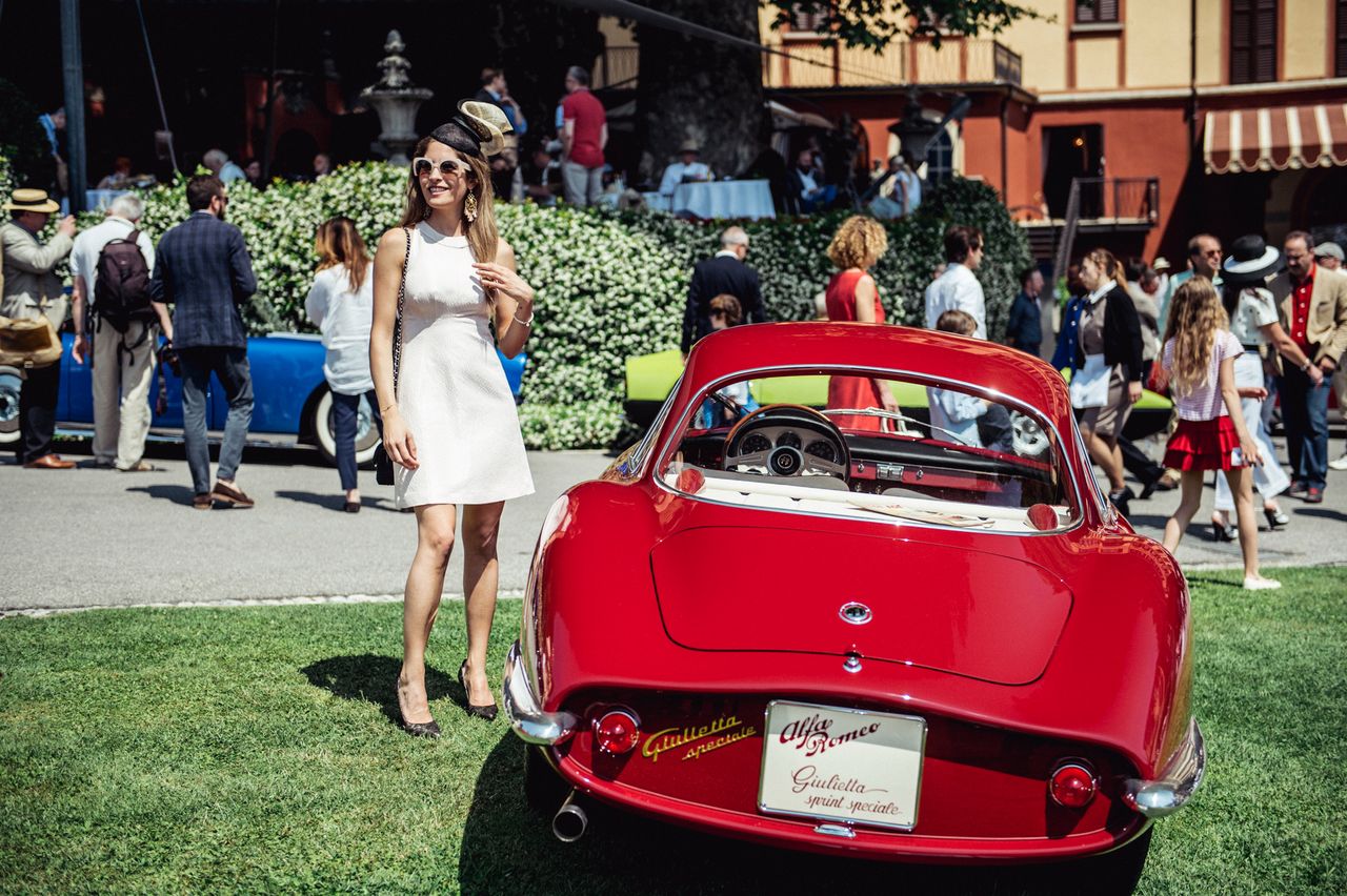 Córka Corrado - Dora, pozuje z samochodem Alfa Romeo Giulietta SS Prototipo z 1957 r.