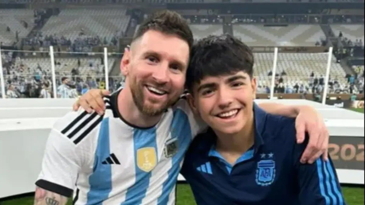 Benjamin Aguero w objęciu Lionela Messiego