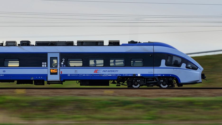 Podróż pociągiem jest ekologicznym rozwiązaniem w kwestii transportu na wakacje
