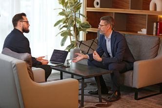 Jaką rolę w rozwoju szwedzkiej marki pełni Volvo Tech Hub w Krakowie? Rozmawiamy z Arkadiuszem Nowińskim i Alwinem Bakkenesem.